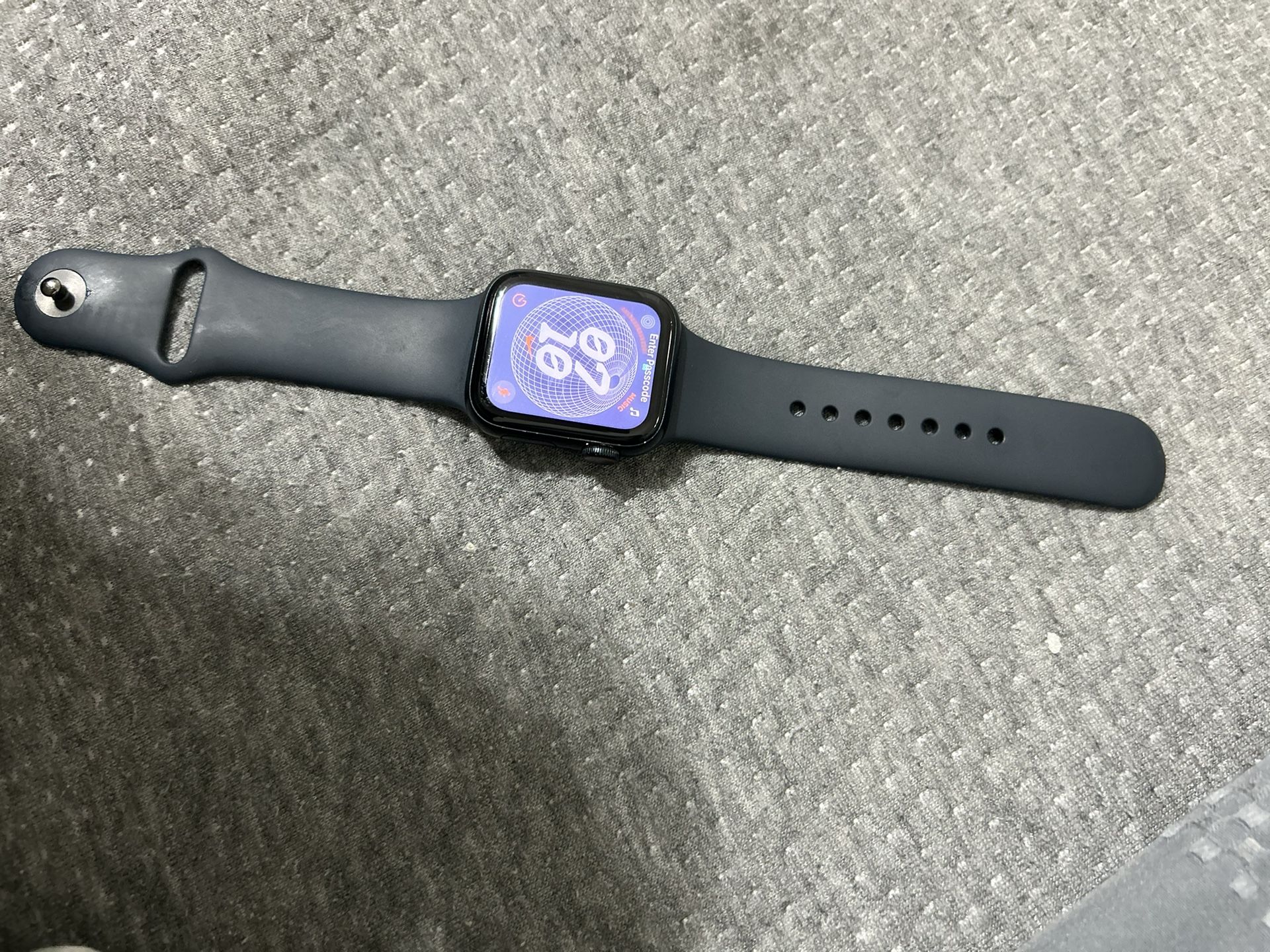 Black SE 40mm Apple Watch