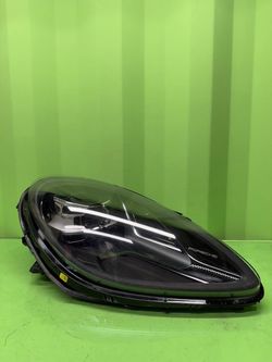 2019 2020 2021 PORSCHE MACAN Right Passenger Side Headlight OEM 95B941010AR