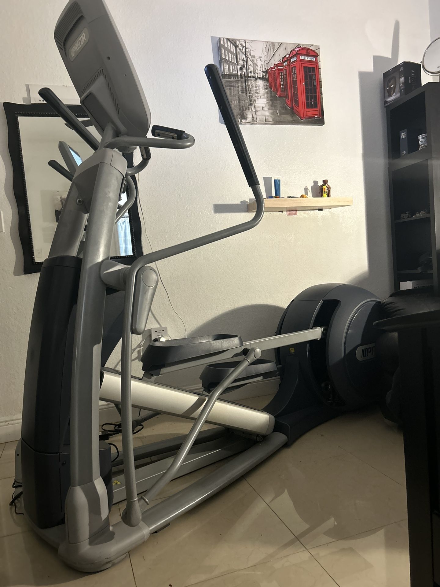 PRECOR EFX 885 ELLIPTICAL / PRICE REDUCE