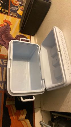 Rubber maid cooler price 15$. Pick. Up. E.  Side.  Tacoma