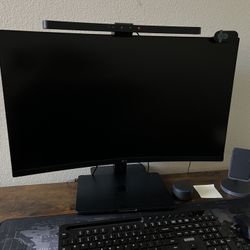 32” Curved LG Monitor With Curved Light Bar
