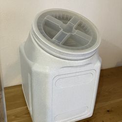 Gamma 60lb. Vittles Vault Dog Food Container 
