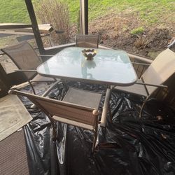 Aluminum Table And 4 Chairs