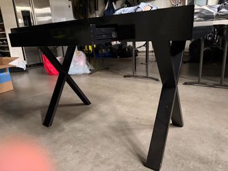 Desk wth Pullout Drawer