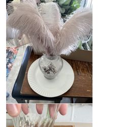 5–centerpieces With Feathers And Water Beads
