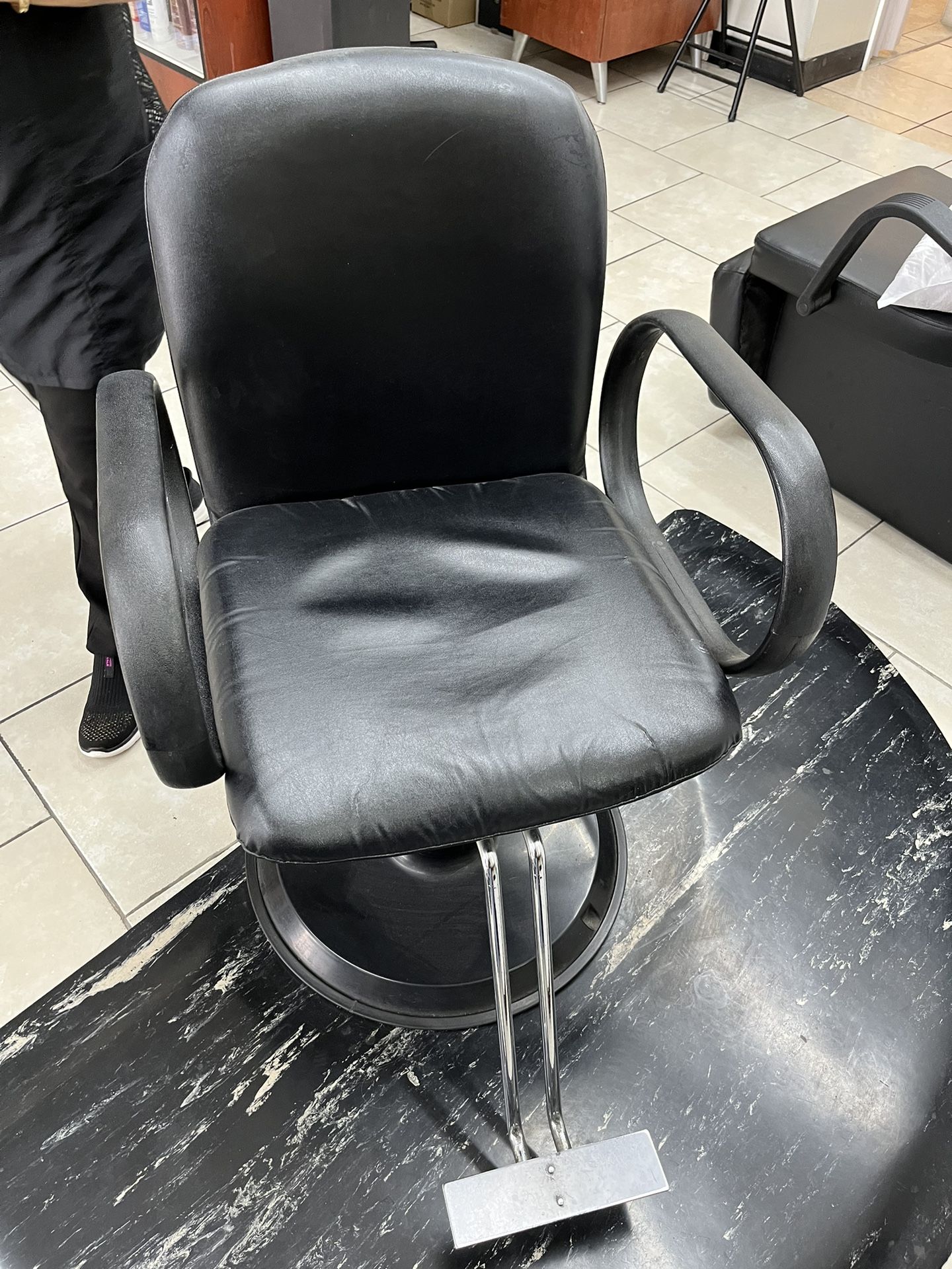 Total Of 4 Styling Chairs . In Good Condition ($150) For Each