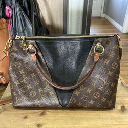 Louis Vuitton Purse 