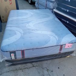 Sealy Mattress for sale 

Posturepedic pro queen  14" firm tight-top Mattress 

Brand New Mattress 
