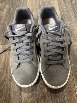 Size 8.5 - Nike Women’s Sneakers 👟