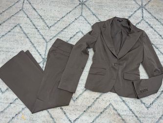 Size 2s Women’s Express suit Editor short length brown