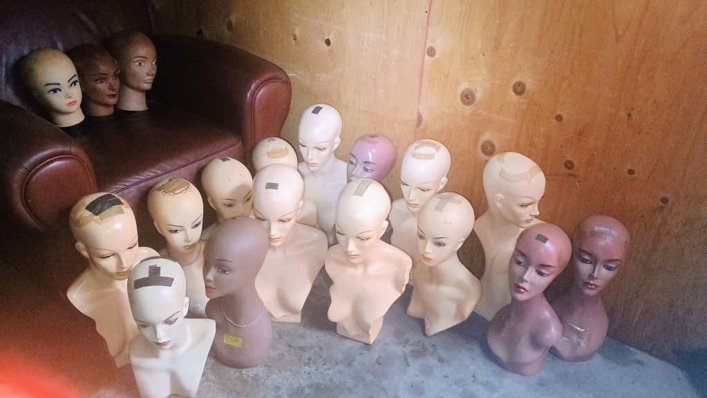 19 Mannequin Heads
