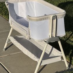 Clean and Ready Baby Bassinet