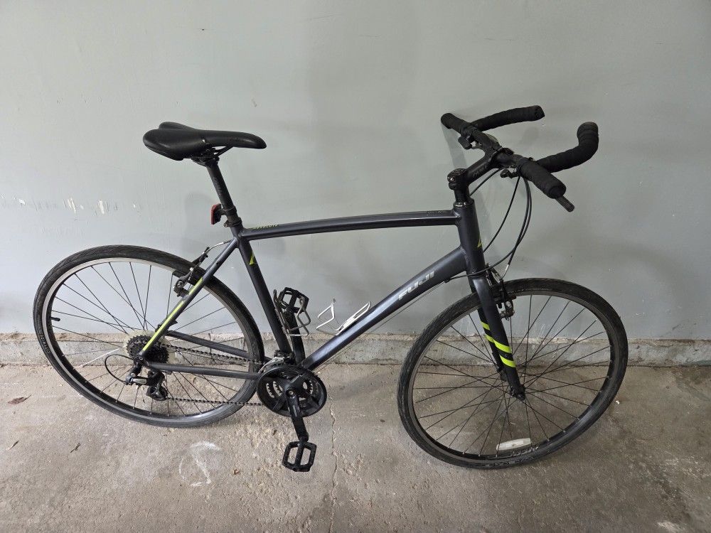 2018 Fuji Absolute 2.1 Hybrid Bike 21" (XL) Frame