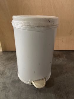 Simplehuman Step Trash Can 1.5 gallon