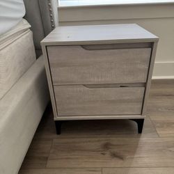 Dresser & 2 Nightstands 