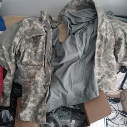 Authentic Military Camo Jacket Size Medium Fits Like A. Lg
