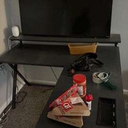 L shaped Desk W/ Headset Stand USB/bluetooth Charging 