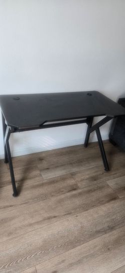 Gaming desk