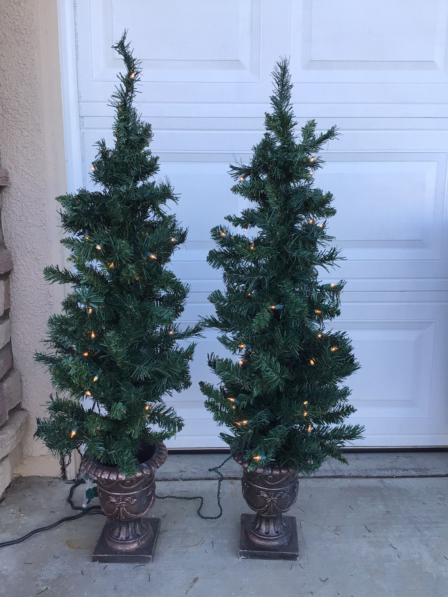 4 Ft Lighted Topiary Trees