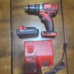 Milwaukee 18V Cordless 1/2 in. Drill Driver Set Kit