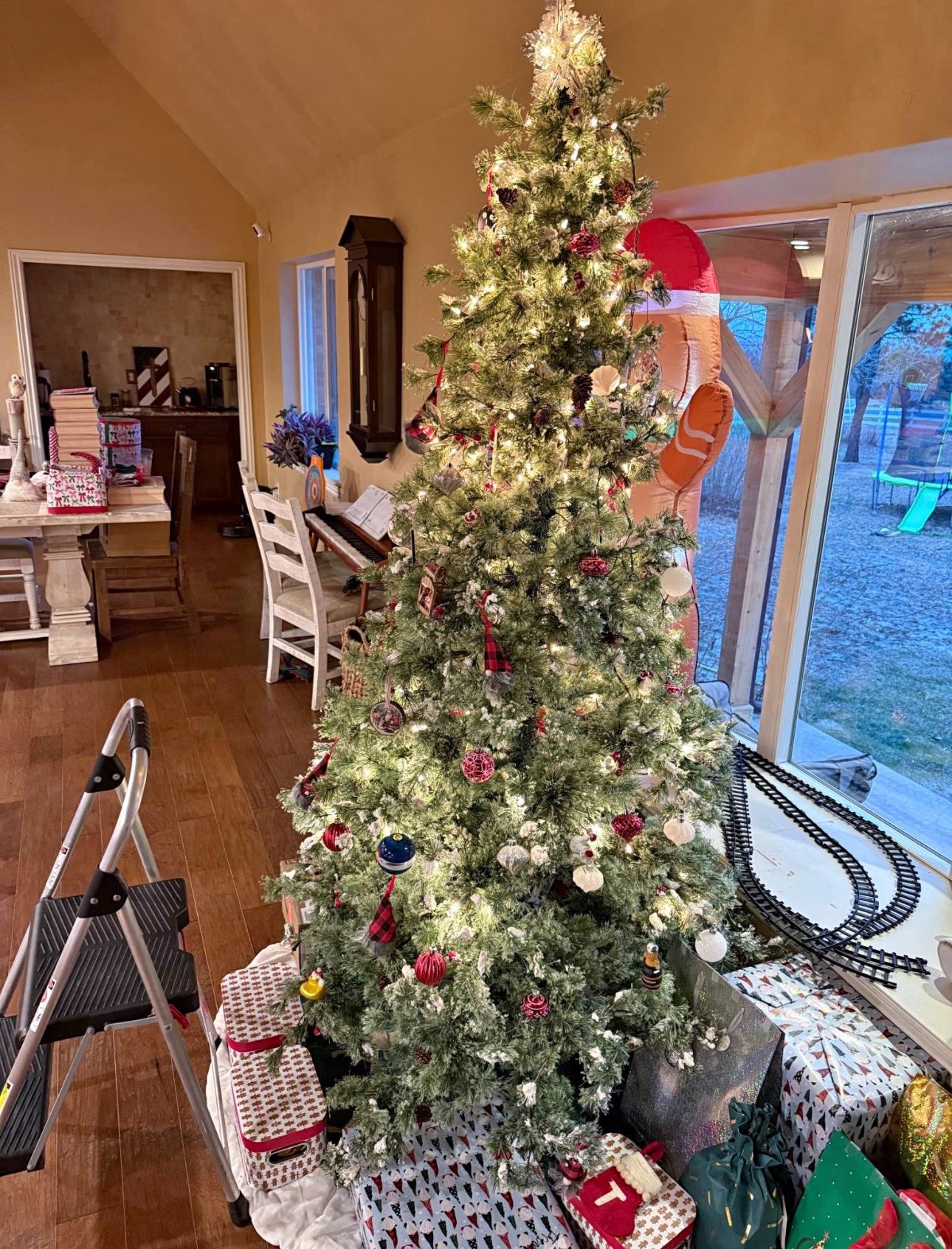 7.5 Ft Pre Lit Christmas Tree