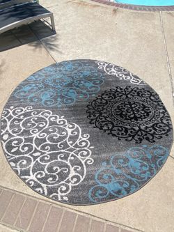 6.5' Round Outdoor Area Rug - Like New!