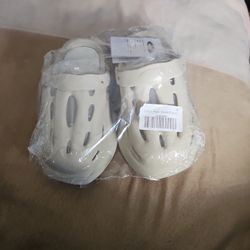 Kid Clugs Slippers Size 11 To 12