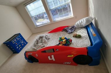 Step 2 Stock Car Convertible Bedroom Set