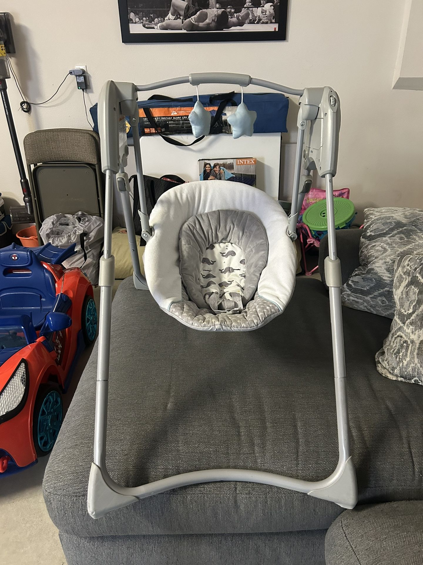 Graco Slim Spaces Compact Baby Swing