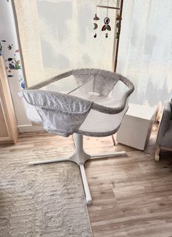 Halo Twin Swivel Bassinet
