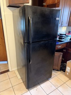 Black Frigidaire Refrigerator 18 cubic feet USED