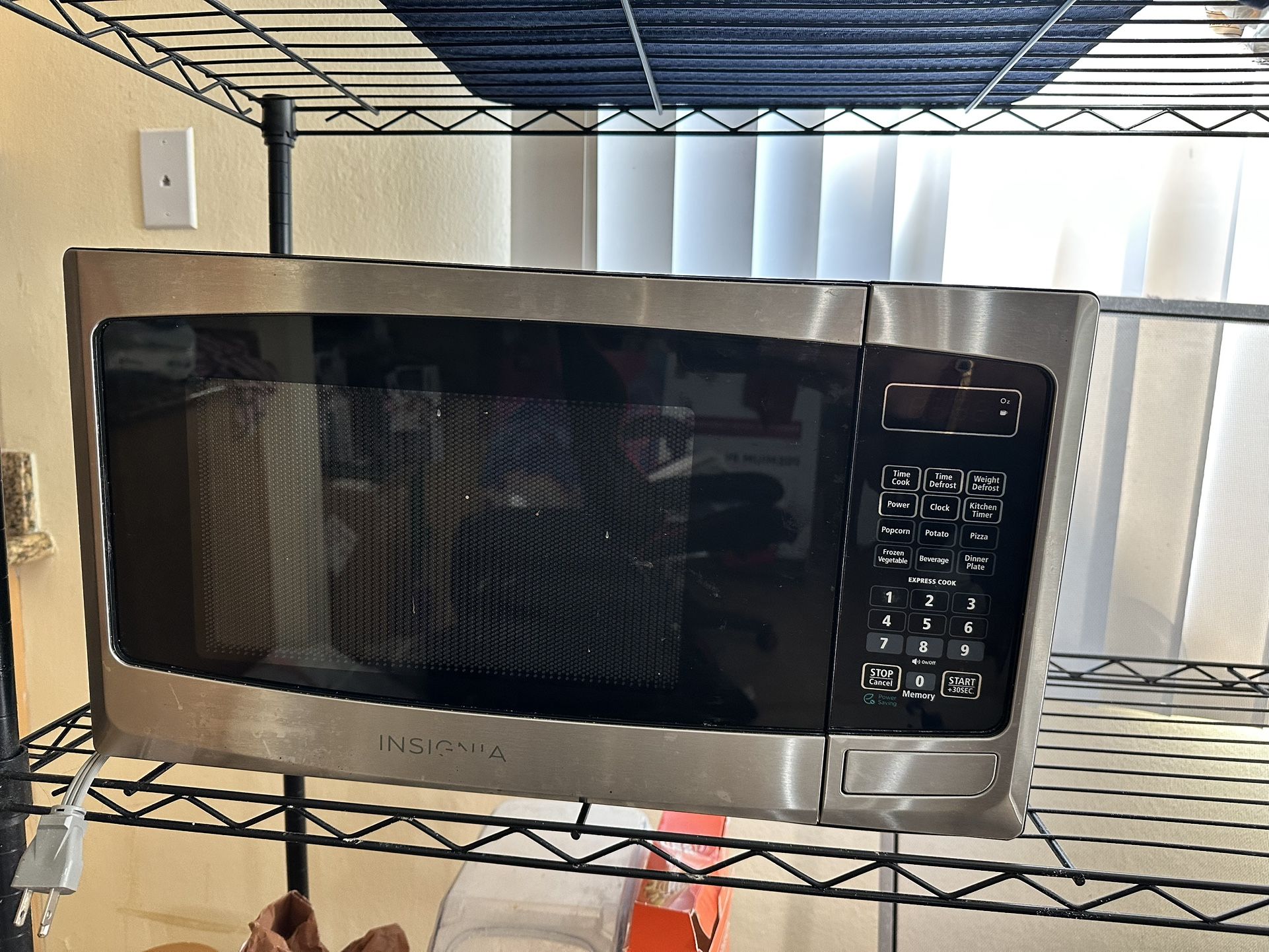 Insignia 900w countertop Microwave @ $70