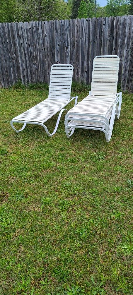 4 Chairs For Pool In Very Good Condition 