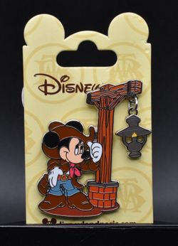 Disney DLP Paris Cowboy Minnie Big Thunder Mountain Lamp Post Pin (B5)