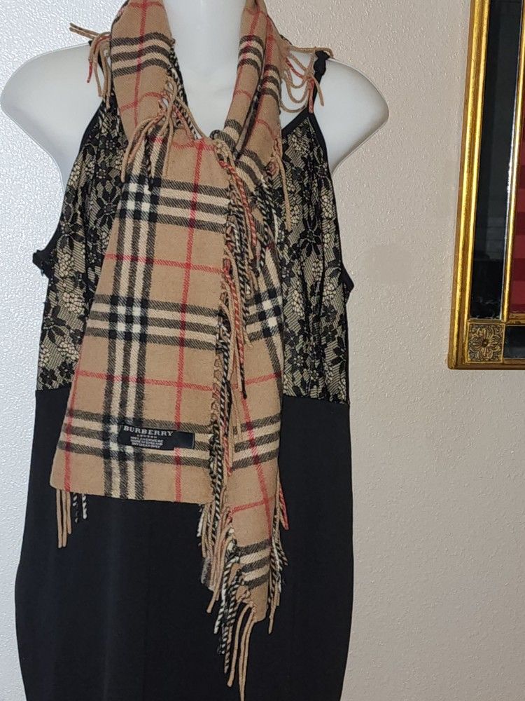 Ladie's Burberry London 100% Cashmere Scarf. $150