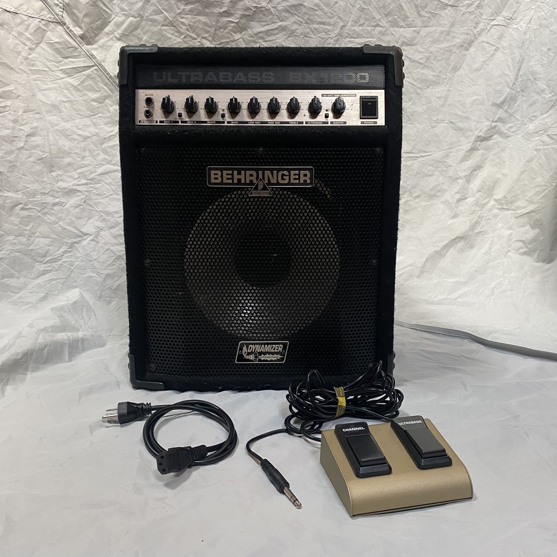Combo Bass Amp Behringer BX1200 Ultrabass