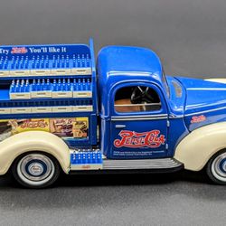  Vintage 1940 PEPSI COLA Classic Collection Die-Cast Ford Truck. EUC