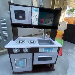 Play Kitchen 