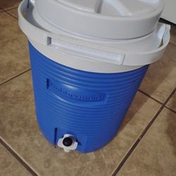 Rubbermaid 2 Gallon Jug