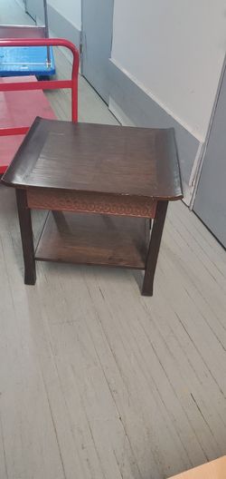 Peir One Wood  Table Great Condition Worth 300 