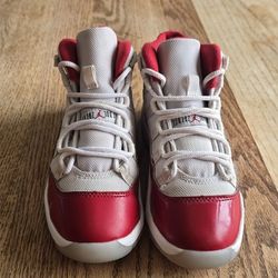 Nike Air Jordan 11 Retro Cherry Boys Size 3Y Red White 