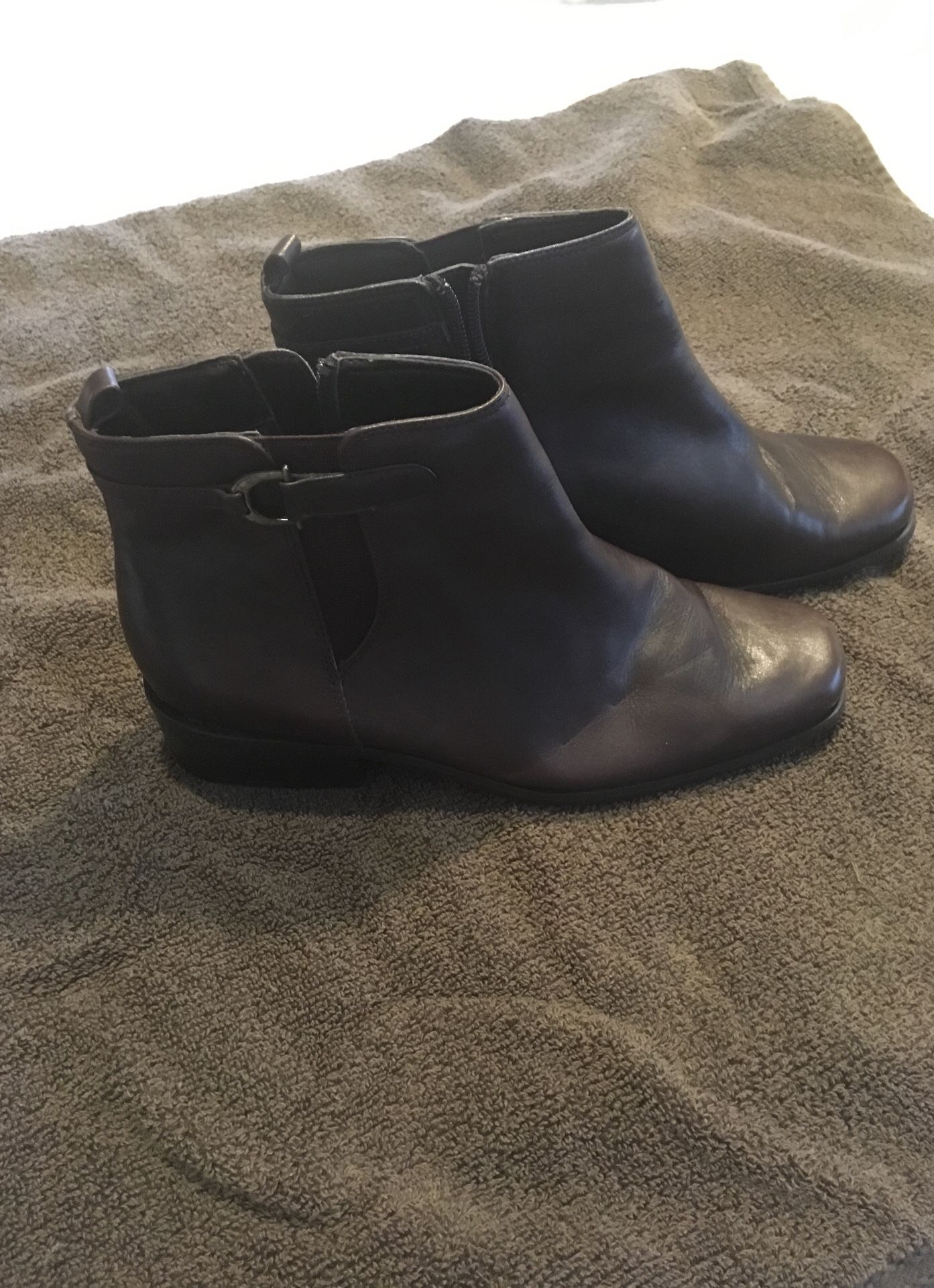 Brand new - dark brown boots with gold buckles!