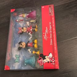 Minnie Mouse Deluxe Dress Up Figure Set