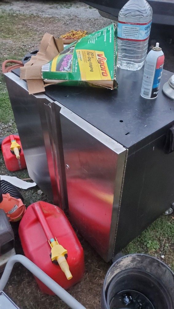 Roll Away Tool Box