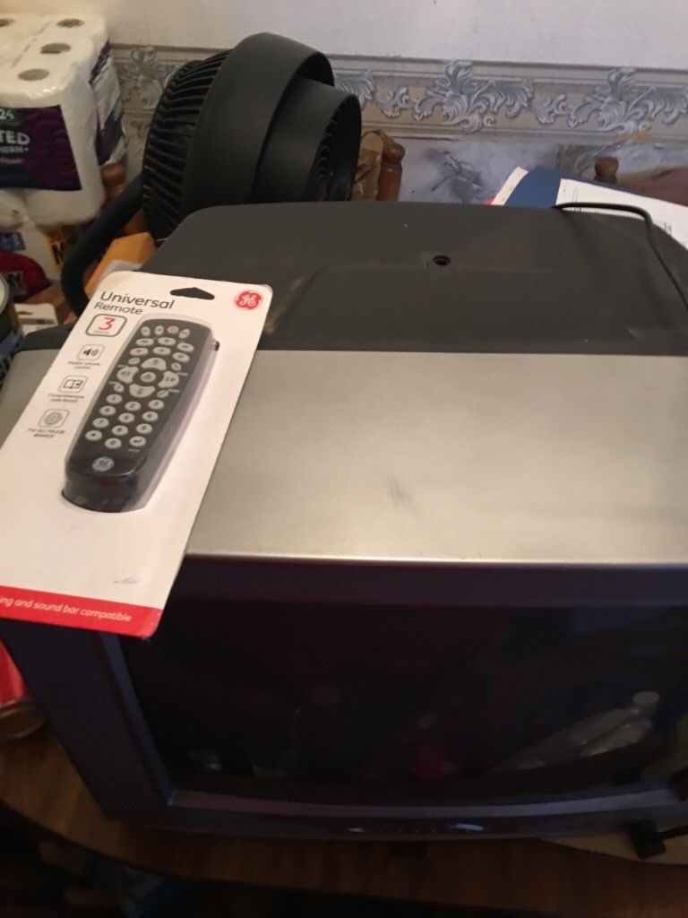 Working color tv with universal remote