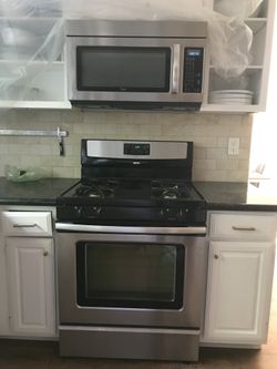 Whirlpool gas range and venting built in microwave