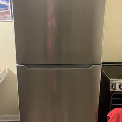 Insignia Refrigerator 