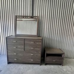 Large Dresser & Nightstand Set