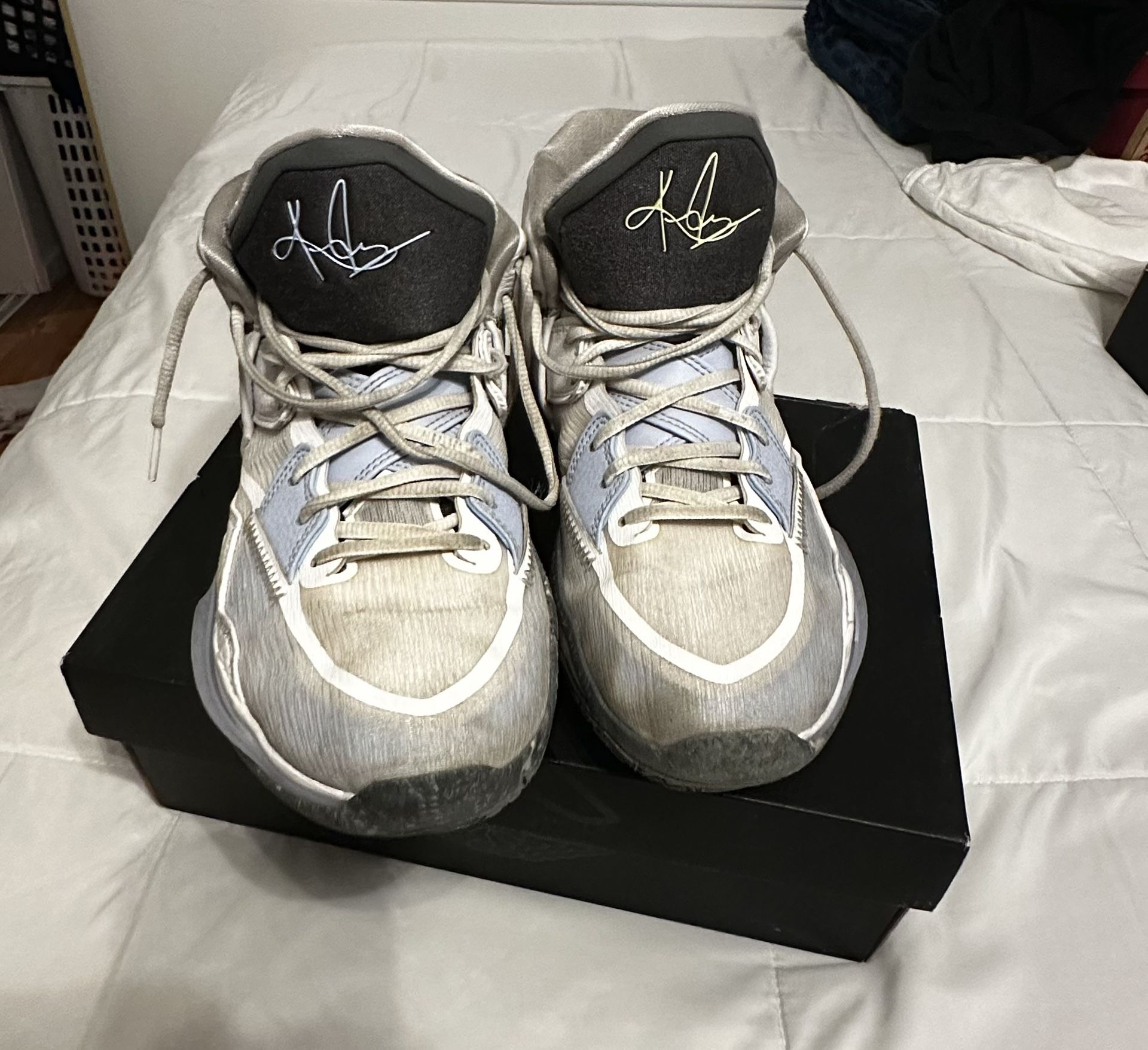 Kyrie Basketball Shoes