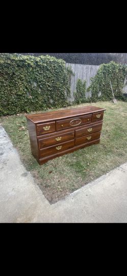 Dresser
